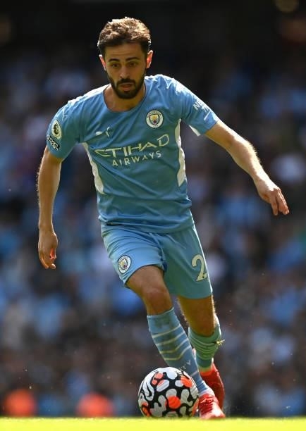 Bernardo Silva of Manchester City runs with the ball during the Premier League match between Manchester City and Arsenal at Etihad Stadium on August...