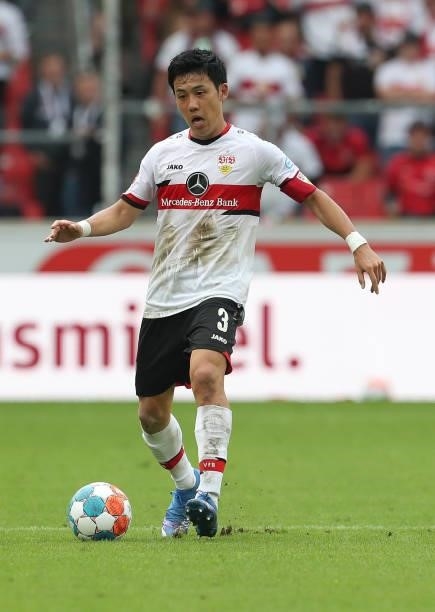 Wataru Endo of VfB Stuttgart controls the ball during the Bundesliga match between VfB Stuttgart and Sport-Club Freiburg at Mercedes-Benz Arena on...
