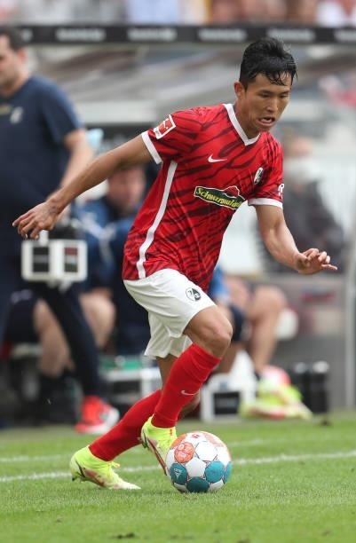 Wooyeong Jeong of SC Freiburg controls the ball during the Bundesliga match between VfB Stuttgart and Sport-Club Freiburg at Mercedes-Benz Arena on...