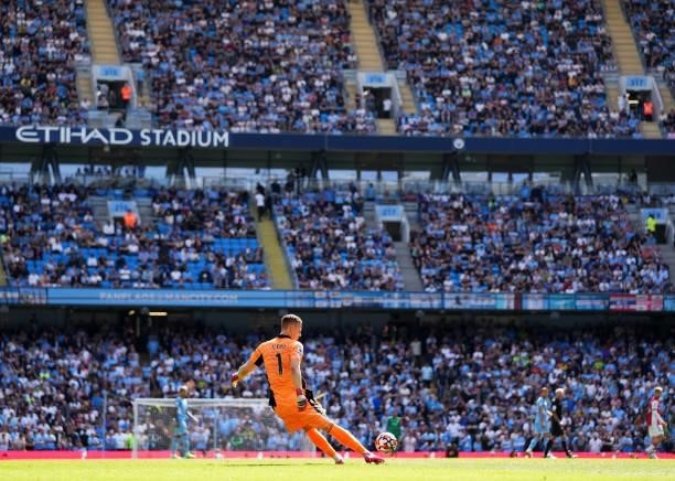 Bernd Leno of Arsenal takes a goal kick in action during the Premier League match between Manchester City and Arsenal at Etihad Stadium on August 28,...