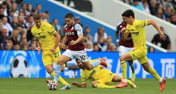 Emiliano Buendia of Aston Villa breaks with the ball during the Premier League match between Aston Villa and Brentford at Villa Park on August 28,...