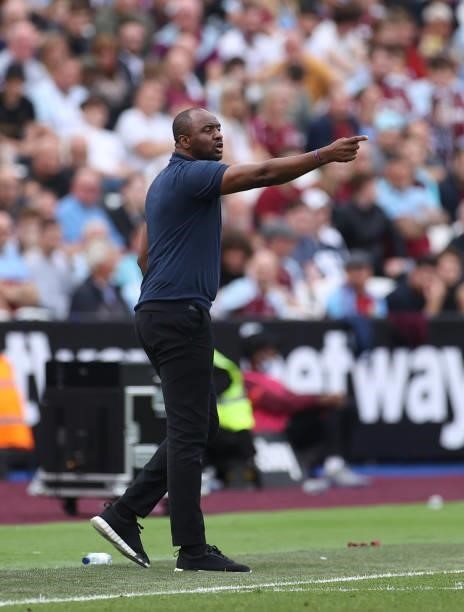 Manager of Crystal Palace Patrick Viera gestures during the Premier League match between West Ham United and Crystal Palace at London Stadium on...