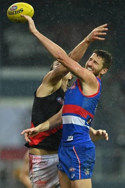 Sam Draper of the Bombers and Marcus Bontempelli of the Bulldogs compete in the ruck during the AFL First Elimination Final match between Western...