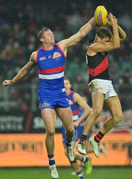 Alex Keath of the Bulldogs spoils a mark by Matt Guelfi of the Bombers during the AFL First Elimination Final match between Western Bulldogs and...