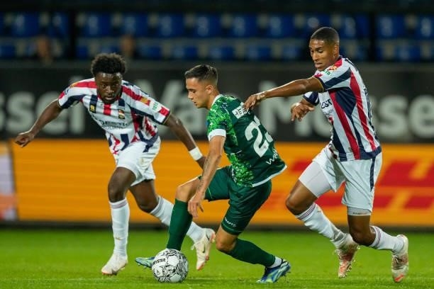 Leeroy Owusu of Willem II and Eliano Reijnders of PEC Zwolle and Driess Saddiki of Willem II during the Dutch Eredivisie match between Willem II and...