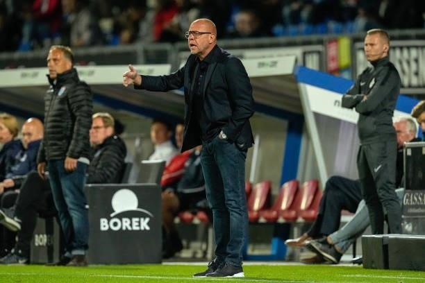 Coach Fred Grim of Willem II during the Dutch Eredivisie match between Willem II and PEC Zwolle at Koning Willem II Stadion on August 28, 2021 in...