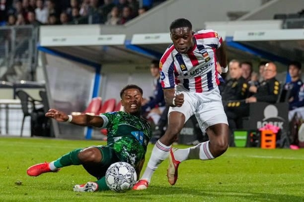 Kenneth Paal of PEC Zwolle and Derrick Kohn of Willem II during the Dutch Eredivisie match between Willem II and PEC Zwolle at Koning Willem II...