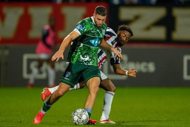 Mees de Wit of PEC Zwolle and Che Nunnely of Willem II during the Dutch Eredivisie match between Willem II and PEC Zwolle at Koning Willem II Stadion...