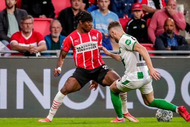 Noni Madueke of PSV, Gabriel Gudmundsson of FC Groningen during the Dutch Eredivisie match between PSV and FC Groningen at Philips Stadion on August...