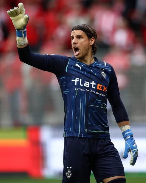 Yann Sommer of Borussia Moenchengladbach gives instructions to their side during the Bundesliga match between 1. FC Union Berlin and Borussia...