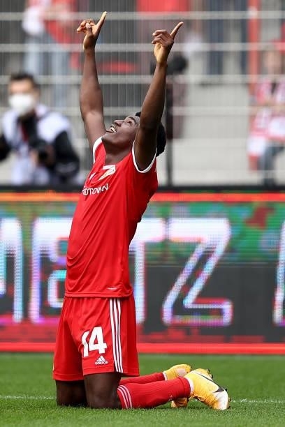 Taiwo Awoniyi of 1.FC Union Berlin celebrates after scoring their sides second goal during the Bundesliga match between 1. FC Union Berlin and...
