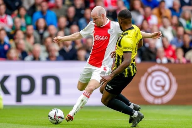 Davy Klaassen of Ajax, Riechedly Bazoer of Vitesse during the Dutch Eredivisie match between Ajax and Vitesse at Johan Cruijff ArenA on August 29,...