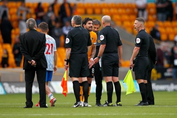 Ruben Neves of Wolverhampton Wanderers talks to referee Mike Dean following a possible foul by PaulPogba in th ebuild-up to Mancjhester United's goal...