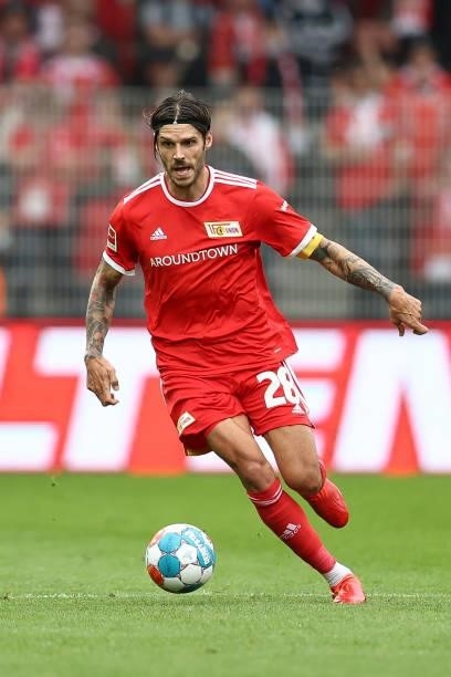 Christopher Trimmel of 1.FC Union Berlin controls the ball during the Bundesliga match between 1. FC Union Berlin and Borussia Mönchengladbach at...