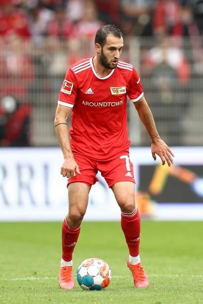 Levin Oeztunali of 1.FC Union Berlin controls the ball during the Bundesliga match between 1. FC Union Berlin and Borussia Mönchengladbach at Stadion...