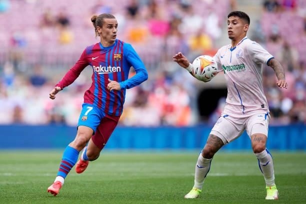 Antoine Griezmann of FC Barcelona competes for the ball with Mathias Olivera of Getafe CF during the La Liga Santander match between FC Barcelona and...