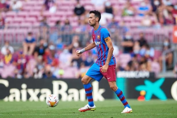 Sergio Busquets of FC Barcelona controls the ball during the La Liga Santander match between FC Barcelona and Getafe CF at Camp Nou on August 29,...
