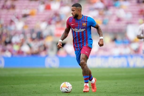 Memphis Depay of FC Barcelona runs with the ball during the La Liga Santander match between FC Barcelona and Getafe CF at Camp Nou on August 29, 2021...