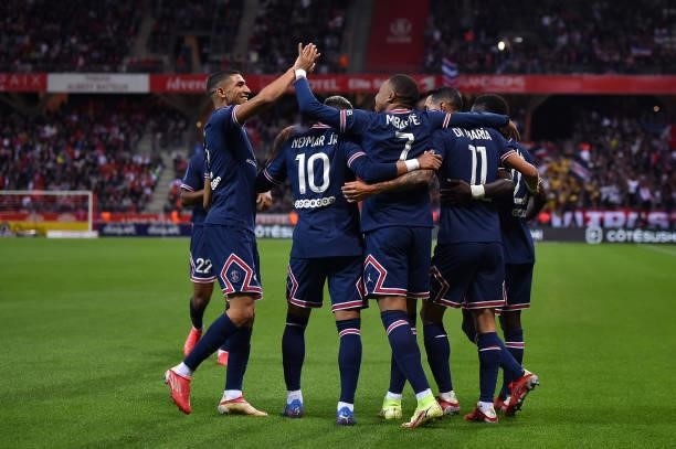 Kylian Mbappe of Paris Saint-Germain is congratulated by teammates Neymar Jr, Angel Di Maria and Achraf Hakimi after scoring during the Ligue 1 Uber...