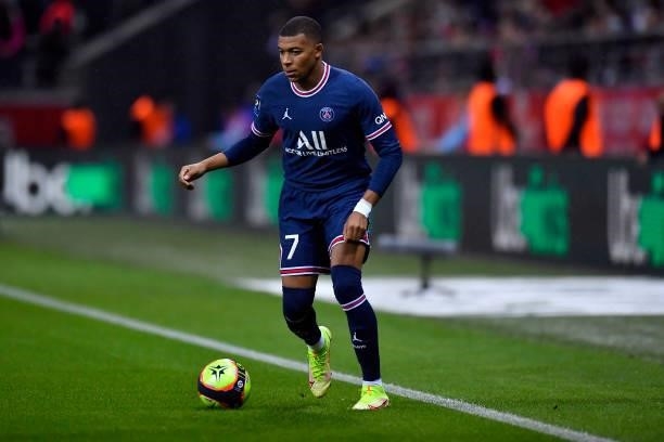 Kylian Mbappe of Paris Saint-Germain runs with the ball during the Ligue 1 Uber Eats match between Reims and Paris Saint Germain at Stade Auguste...