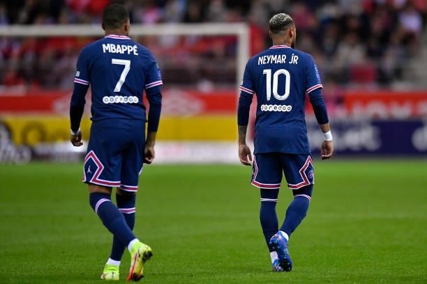 Kylian Mbappe and Neymar Jr of Paris Saint-Germain look on during the Ligue 1 Uber Eats match between Reims and Paris Saint Germain at Stade Auguste...
