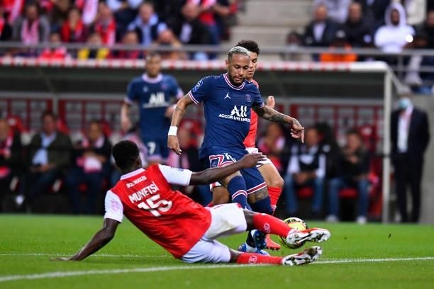 Neymar Jr of Paris Saint-Germain fights for possession during the Ligue 1 Uber Eats match between Reims and Paris Saint Germain at Stade Auguste...