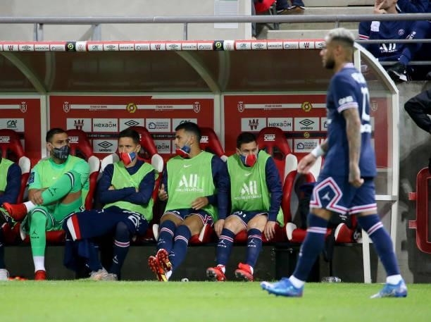 Goalkeeper Gianluigi Donnarumma, Ander Herrera, Leandro Paredes, Lionel Messi of PSG on the bench, Neymar Jr of PSG during the Ligue 1 Uber Eats...