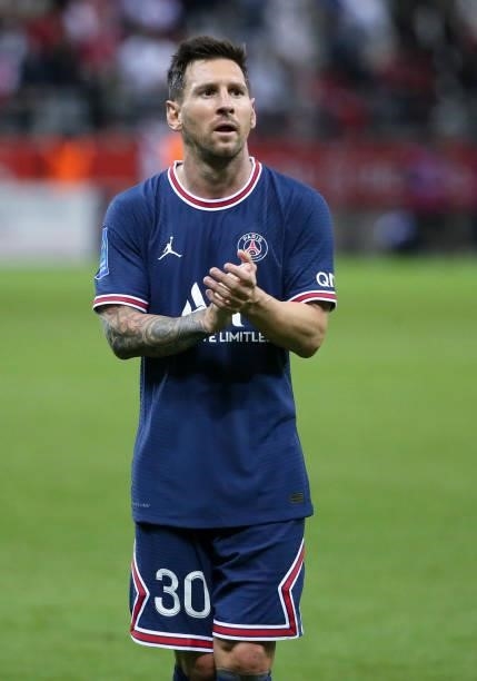 Lionel Messi of PSG salutes the supporters following the Ligue 1 Uber Eats match between Stade Reims and Paris Saint Germain at Stade Auguste Delaune...