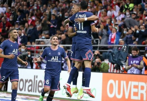 Kylian Mbappe of PSG celebrates his first goal with Angel Di Maria, Achraf Hakimi, Marco Verratti during the Ligue 1 Uber Eats match between Stade...