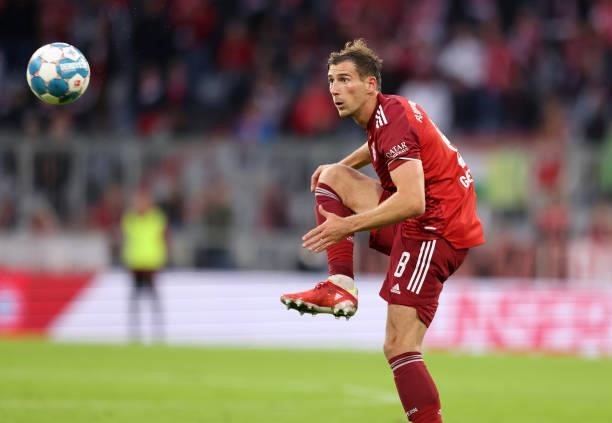 Leon Goretzka of Bayern Muenchen runs with the ball during the Bundesliga match between FC Bayern München and Hertha BSC at Allianz Arena on August...
