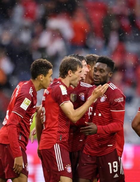 Thomas Mueller of Bayern Muenchen celebrates as he scores the goal 1:0 with Jamal Musiala of Bayern Muenchen Robert Lewandowski of Bayern Muenchen...