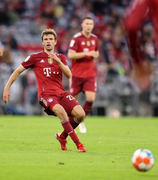 Thomas Mueller of Bayern Muenchen runs with the ball during the Bundesliga match between FC Bayern München and Hertha BSC at Allianz Arena on August...
