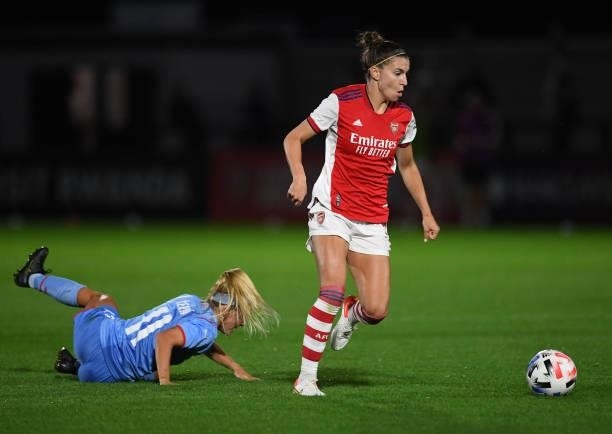 Steph Catley of Arsenal shrugs off the challenge from Franny Cerna of Slavia Prague during the UEFA Women's Champions League match between Arsenal...