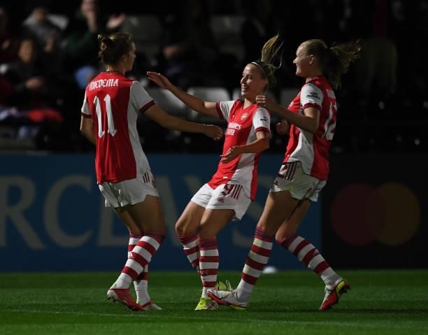 Vivianne Miedema celebrates scoring Arsenal's 3rd goal with Beth Mead and Frida Maanum during the UEFA Women's Champions League match between Arsenal...