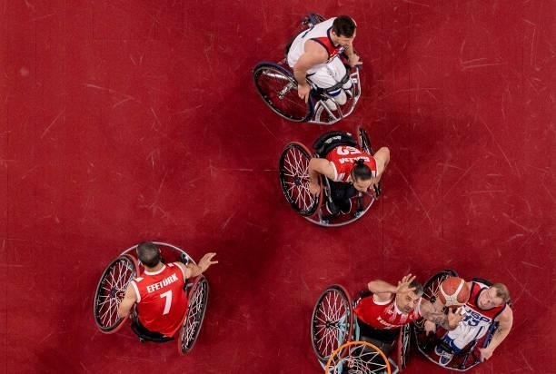 Ozgur Gurbulak of Team Turkey and John Boie of Team United States compete the men's Wheelchair Basketball quarterfinal on day 8 of the Tokyo 2020...