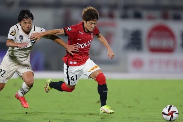 Takahiro SEKINE of Urawa Reds in action during the J.League YBC Levain Cup quarter final first leg between Urawa Red Diamonds and the Urawa Komaba...