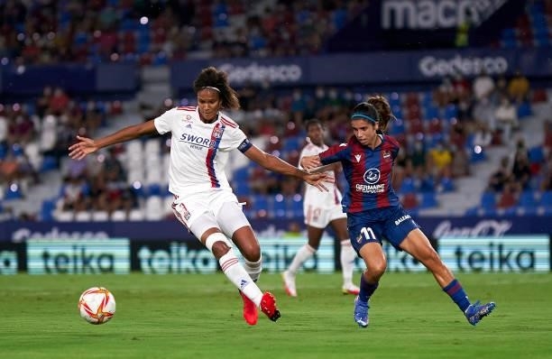 Alba Redondo of Levante UD competes for the ball with Wendie Renard of Lyon during UEFA Women's Champions League Round 2 match between Levante UD and...