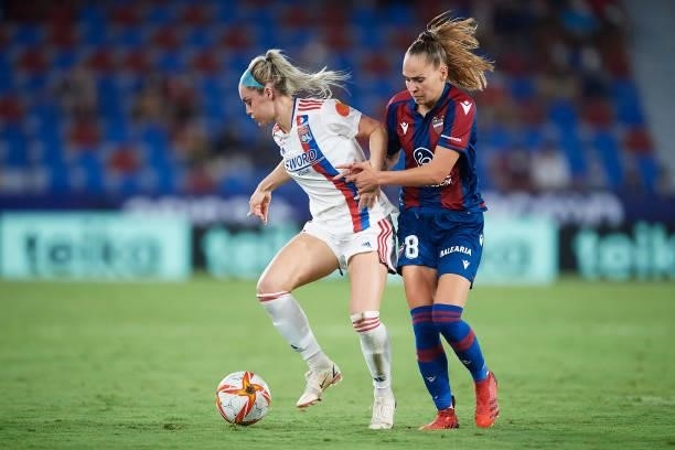 Carpenter of Lyon cbeing followed by Irene Guerrero of Levante UD during the UEFA Women's Champions League match between Levante UD and Lyon at...