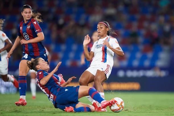 Nuria Mendoza of Levante UD competes for the ball with Morroni of Lyon during the UEFA Women's Champions League match between Levante UD and Lyon at...