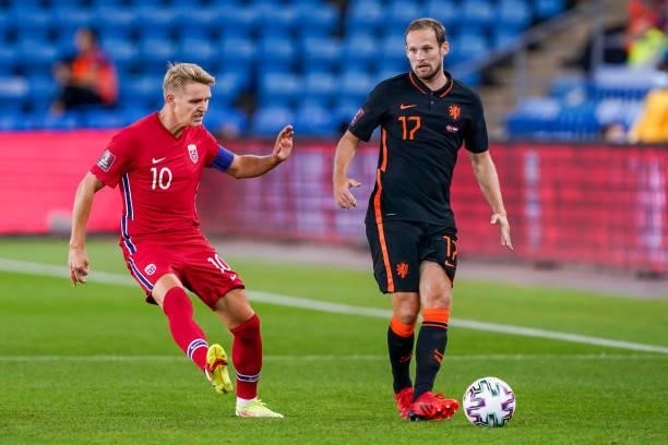 Martin Odegaard of Norway, Daley Blind of the Netherlands during the World Cup Qualifier match between Norway and Netherlands at Ullevaal Stadium on...