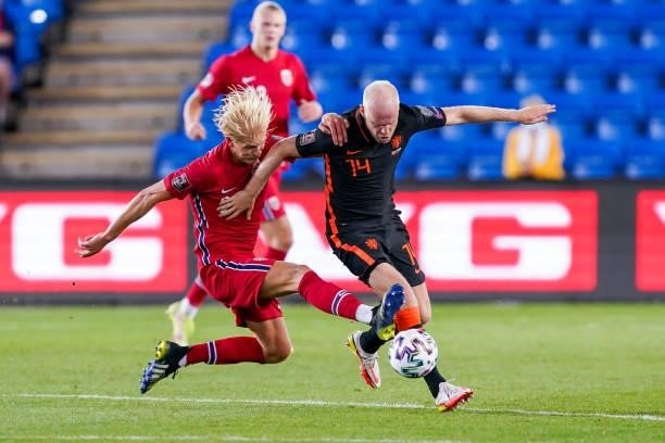 Morten Thorsby of Norway, Davy Klaassen of the Netherlands during the World Cup Qualifier match between Norway and Netherlands at Ullevaal Stadium on...