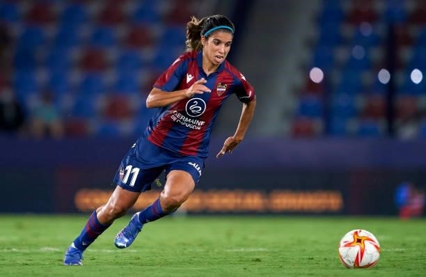 Alba Redondo of Levante UD runs with the ball during UEFA Women's Champions League Round 2 match between Levante UD and Lyon at Ciutat de Valencia on...