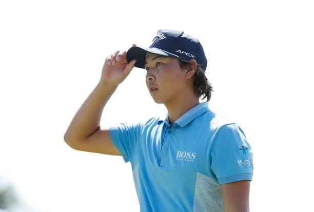 Min Woo Lee of Australia acknowledges the crowd on the ninth hole during Day One of The Italian Open at Marco Simone Golf Club on September 02, 2021...