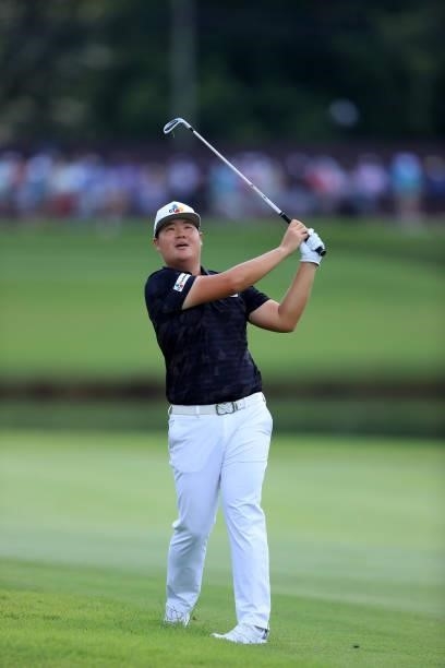 Sungjae Im of South Korea plays a shot on the eighth hole during the first round of the TOUR Championship at East Lake Golf Club on September 02,...