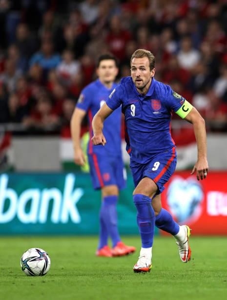 Harry Kane of England runs with the ball during the 2022 FIFA World Cup Qualifier match between Hungary and England at Stadium Puskas Ferenc on...