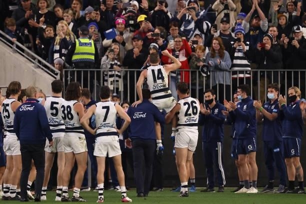 Joel Selwood of the Cats is chaired off in his 333rd game during the AFL First Elimination Final match between Geelong Cats and Greater Western...