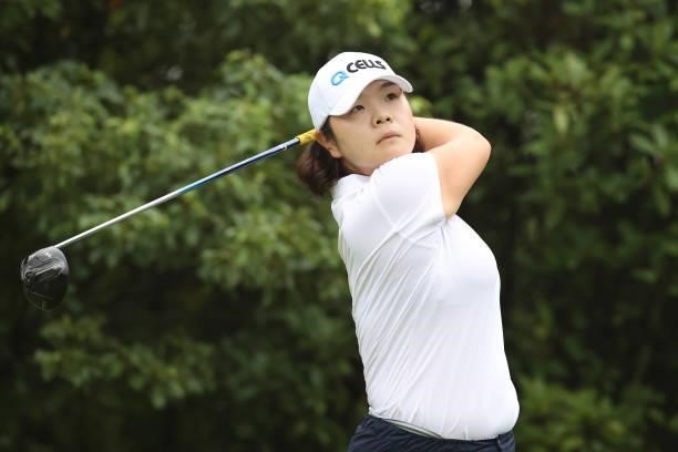 Min-Young Lee of South Korea hits her tee shot on the 5th hole during the second round of the Golf5 Ladies at Golf5 Country Yokkaichi Course on...