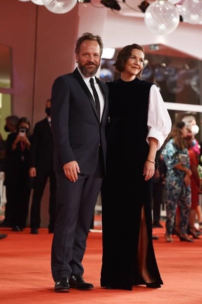 Director Maggie Gyllenhaal and Peter Sarsgaard attend the red carpet of the movie "The Lost Daughter