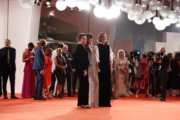 Olivia Colman, Dakota Johnson and Maggie Gyllenhaal attend the red carpet of the movie "The Lost Daughter