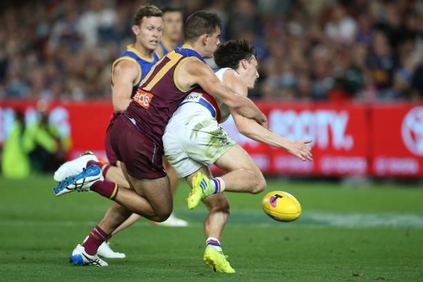 Laitham Vandermeer of the Bulldogs gets a behind to win the match during the AFL 1st Semi Final match between Brisbane Lions and the Western Bulldogs...